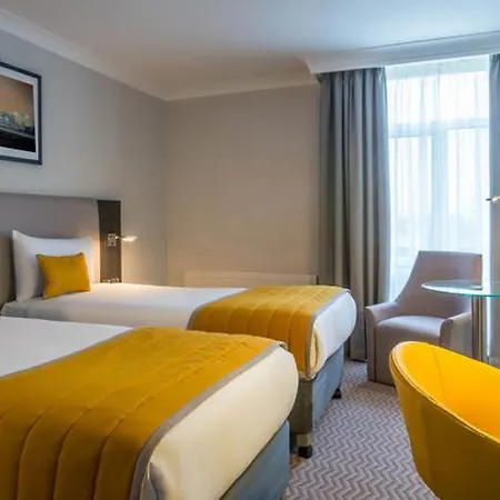מלון Maldron Pearse Street City 4*