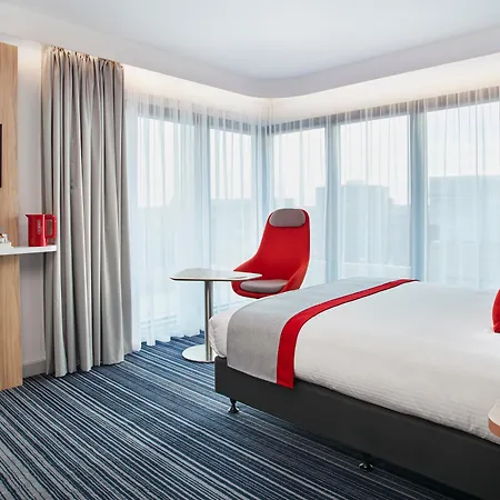 Express Centre By Ihg Hotel 3*