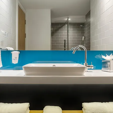 Hotel Express Centre By Ihg 3*
