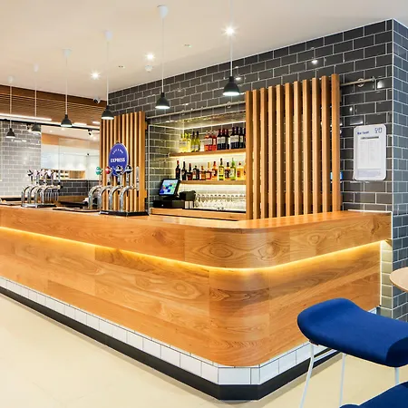 Express Centre By Ihg Hotel 3*