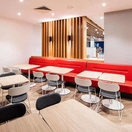 Express Centre By Ihg Hotel 3*