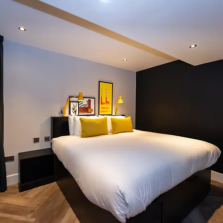 Staycity Castle Aparthotel