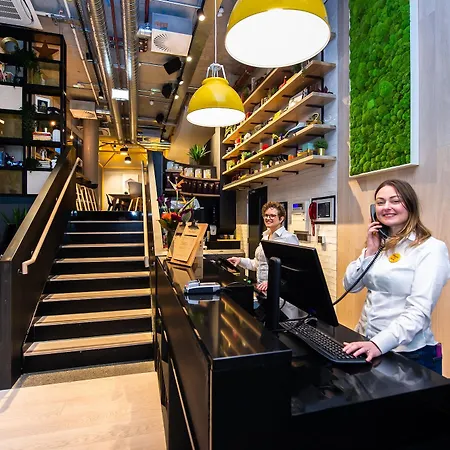 Staycity Castle Aparthotel 4*