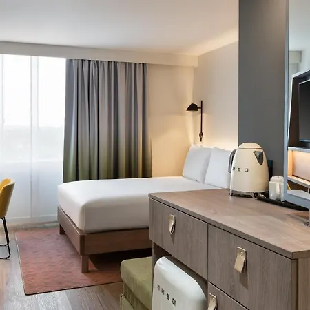 Отель Hampton By Hilton Centre 3*