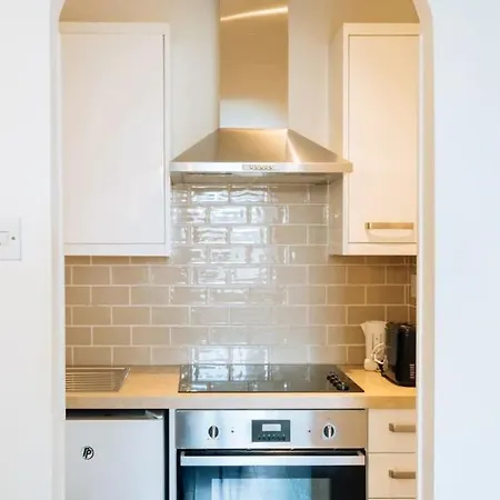 Homely 1 Bedroom In Centre With River View *