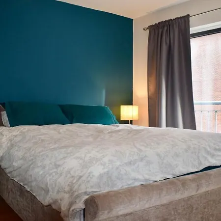 Spacious Centre Apartment *