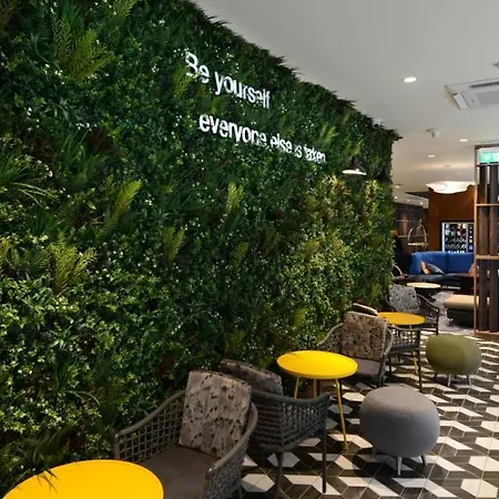 Travelodge Centre فندق 3*