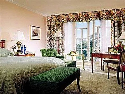 Four Seasons Hotel 3*