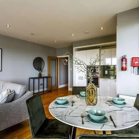 Private Available In Spacious High Rise With Park & View * Dublin