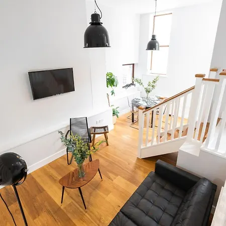 Liptons Court - Irish Group Apartment *