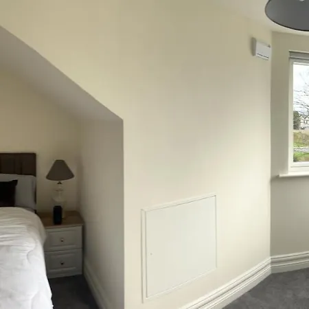 Bolton Grove House Homestay *