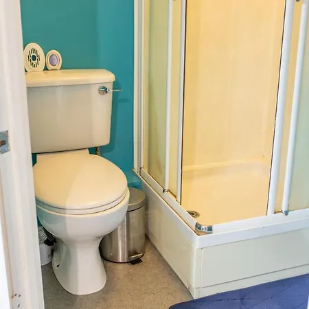 Homestay Orchard Way, Shared With An Amazing Double Bedroom With Ensuite *