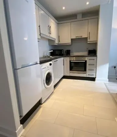 Stunning Modern 2bed Near City& Airport * Dublino
