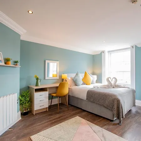 The Yellow Door By Shortstays Holiday home *