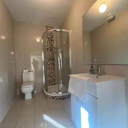 Beach Gem 5 Adult Spaces Plus Child Apartment