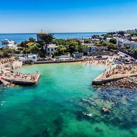 Beach Gem 5 Adult Spaces Plus Child Apartment *