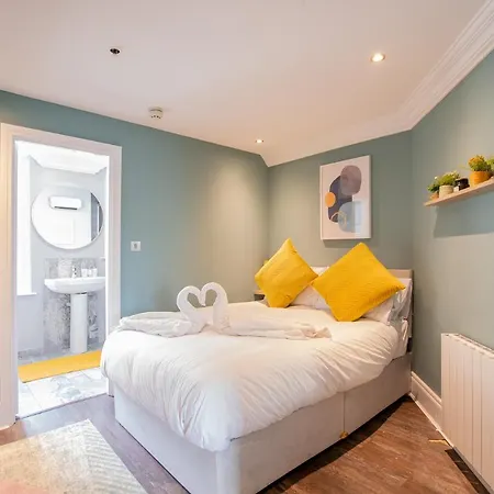 The Yellow Door By Shortstays Holiday home *