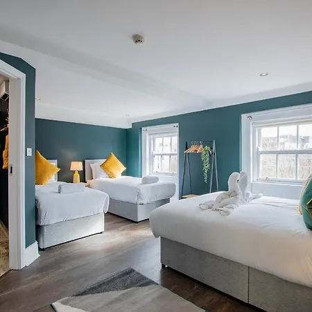 The Yellow Door By Shortstays Holiday home *