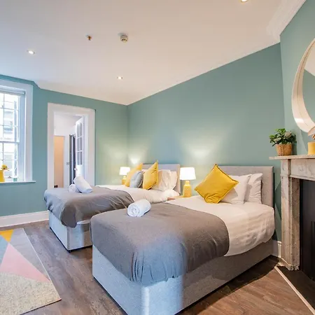 Holiday home The Yellow Door By Shortstays