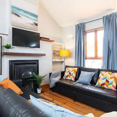 Beautiful Location Fast Wifi N Tv Holiday home