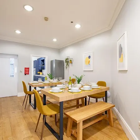 Holiday home The Yellow Door By Shortstays