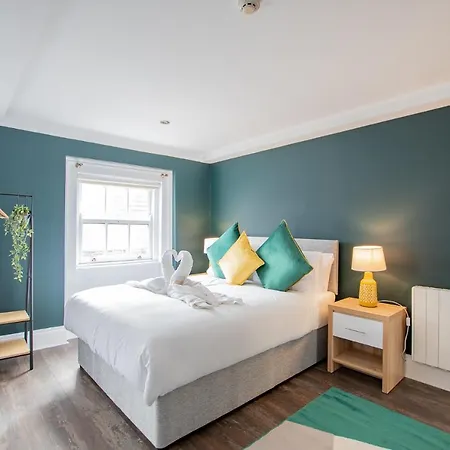 The Yellow Door By Shortstays Holiday home *