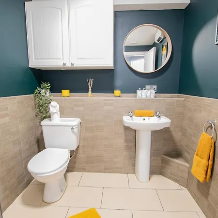 The Yellow Door By Shortstays Holiday home *
