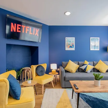 The Yellow Door By Shortstays Holiday home