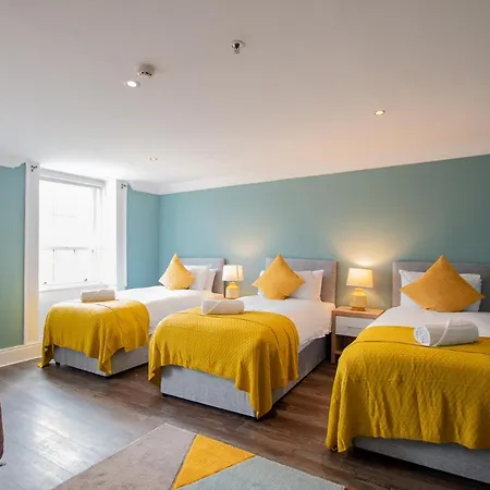 Holiday home The Yellow Door By Shortstays *
