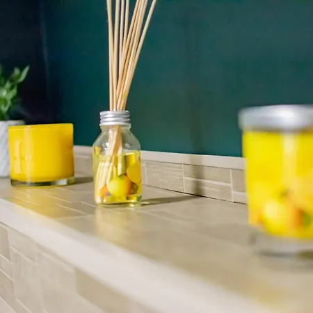 The Yellow Door By Shortstays Holiday home