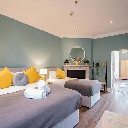 The Yellow Door By Shortstays Holiday home *