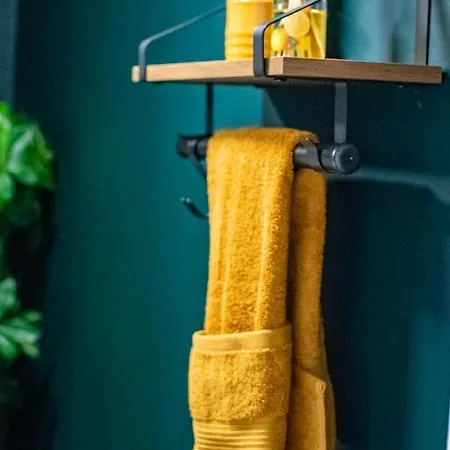 Holiday home The Yellow Door By Shortstays *
