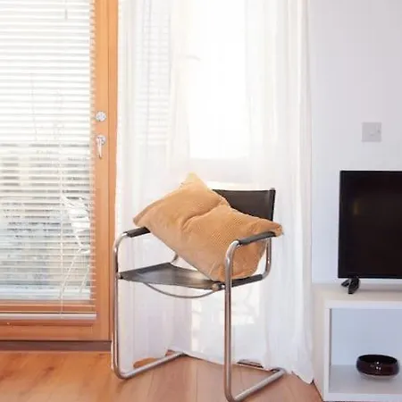Apartment 2 Bed 2 Bath With Canal View