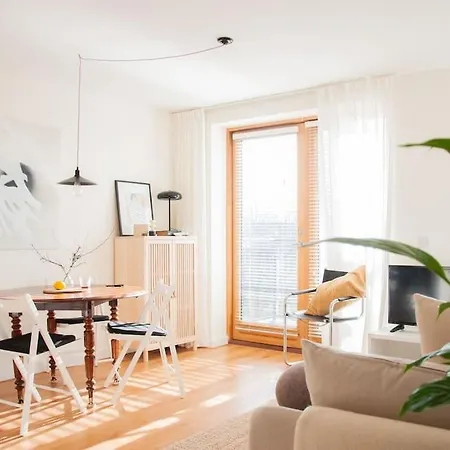 Apartment 2 Bed 2 Bath With Canal View