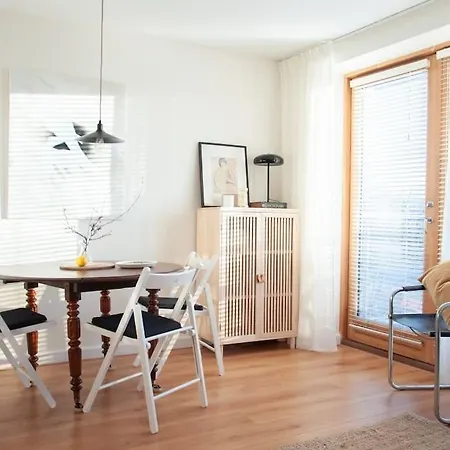 Apartment 2 Bed 2 Bath With Canal View