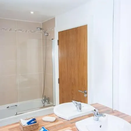 2 Bed 2 Bath With Canal View Apartment *
