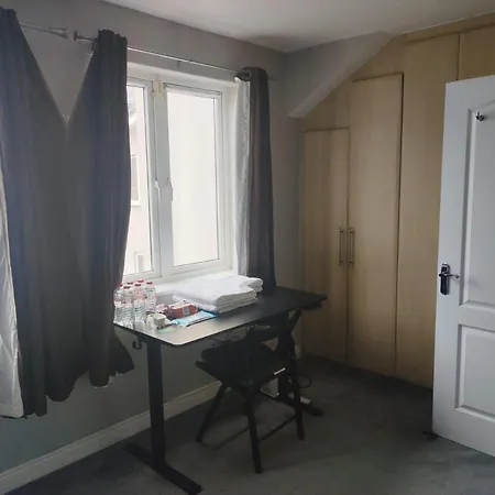 Homestay Orchard Way, Shared With An Amazing Double Bedroom With Ensuite Dublin