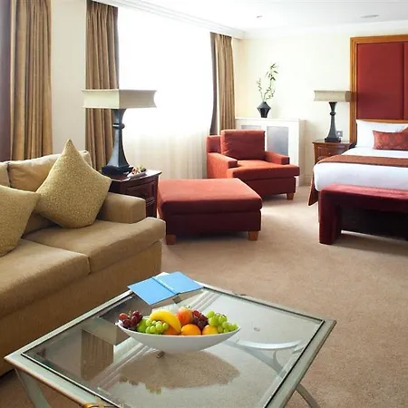 Clyde Court 4*