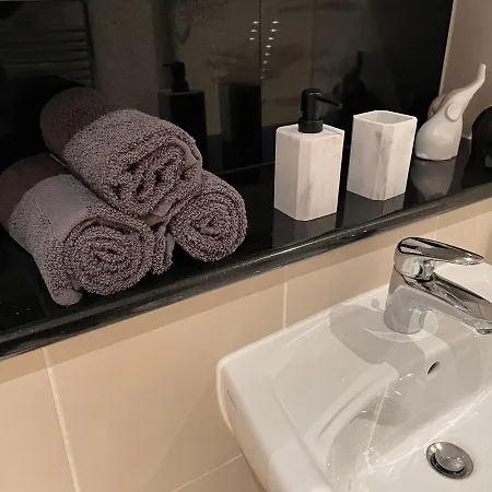 Private And Private Bathroom Homestay