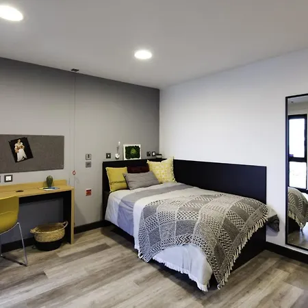 Cosy Ensuite Bedrooms At Aspen House In Apartment *