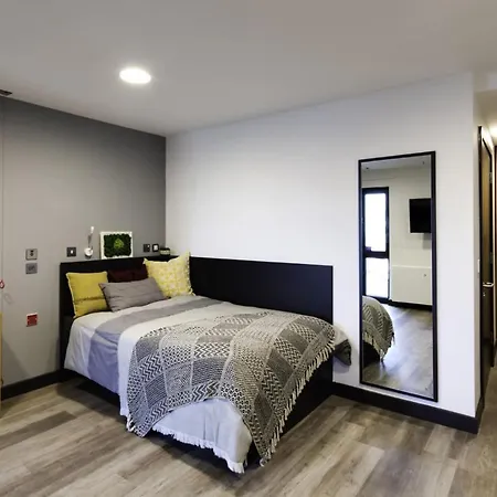 Cosy Ensuite Bedrooms At Aspen House In