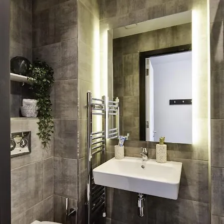Cosy Ensuite Bedrooms At Aspen House In Dublin