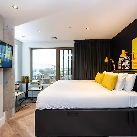Aparthotel Staycity Castle