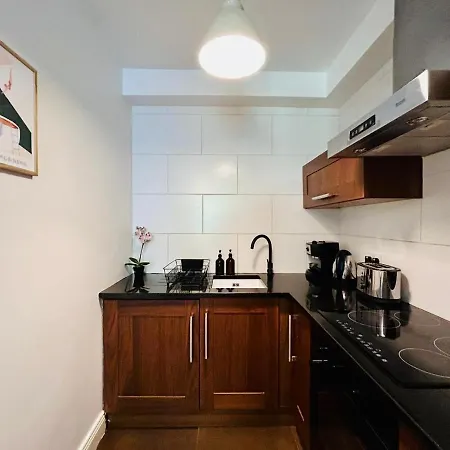 Lovely 2-bed In The Heart Of Apartment *