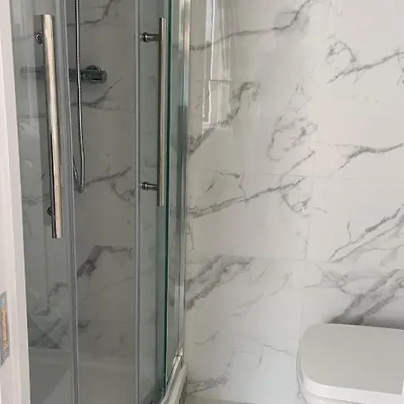 Bright En-suite In *