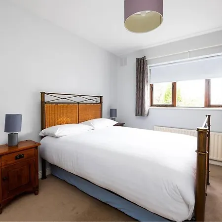 Lovely 2 Bedroom Maisonette In Beaumont, Apartment *