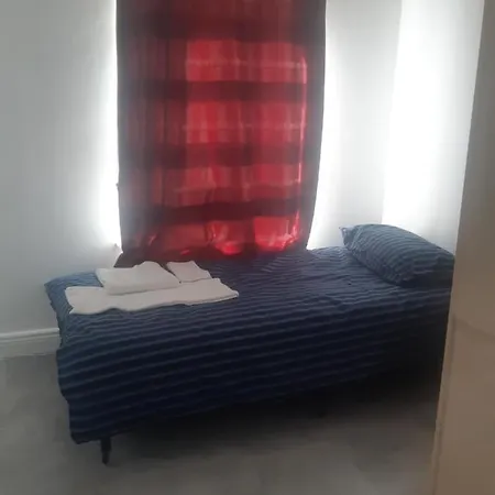 Lara House Homestay *