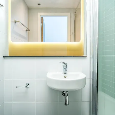 Ensuite Single With Shared Kitchen In Quays Apartment