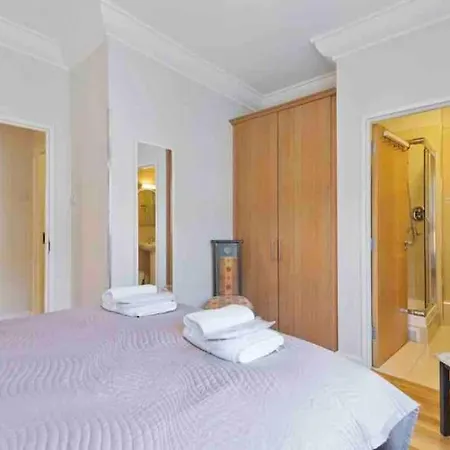 Apartment Luxury Two Bedroom In Dublin