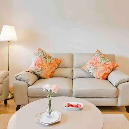 Luxury Two Bedroom In Apartment